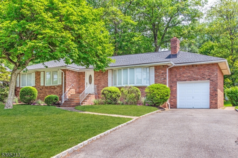 48 Woodmont Rd