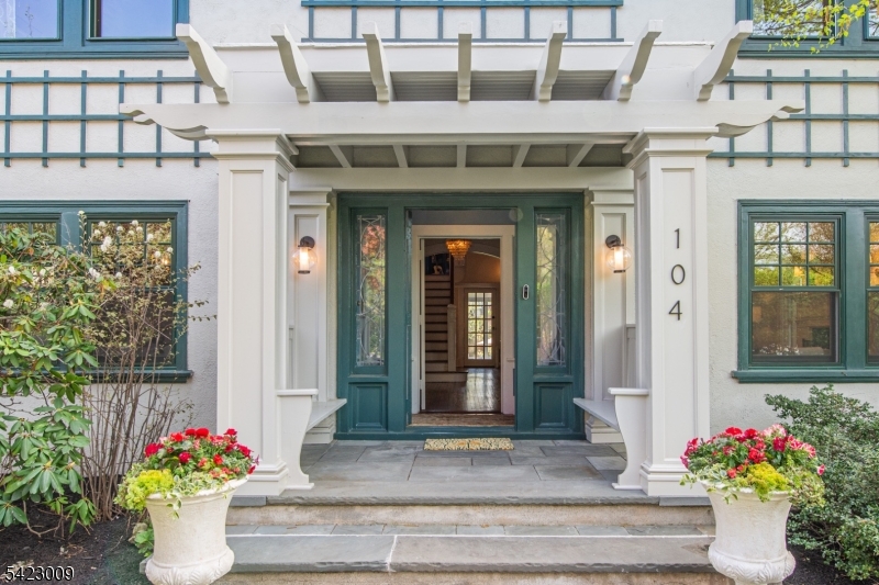 104 Gates Ave