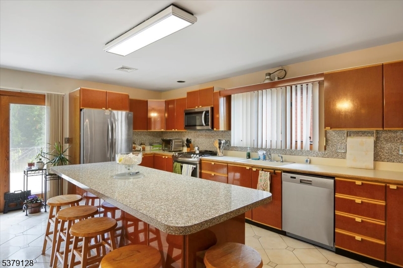 58 Hardwick Ln