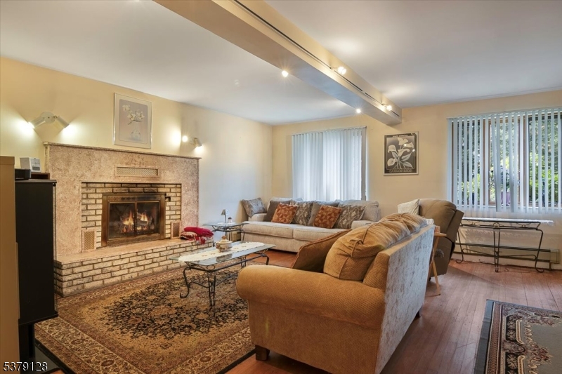 58 Hardwick Ln
