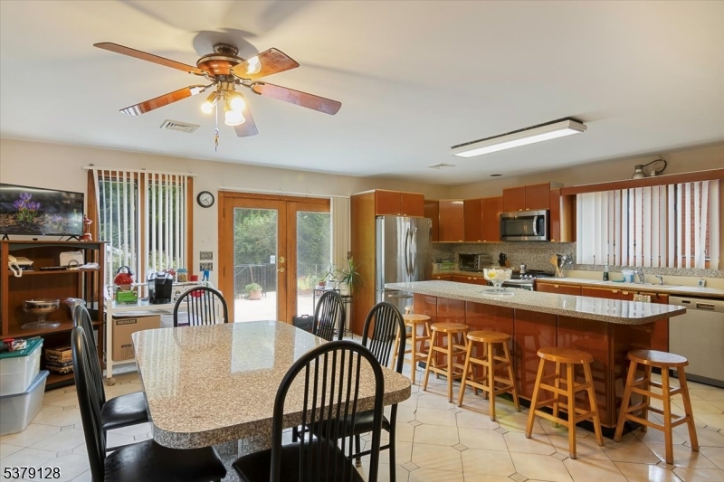 58 Hardwick Ln