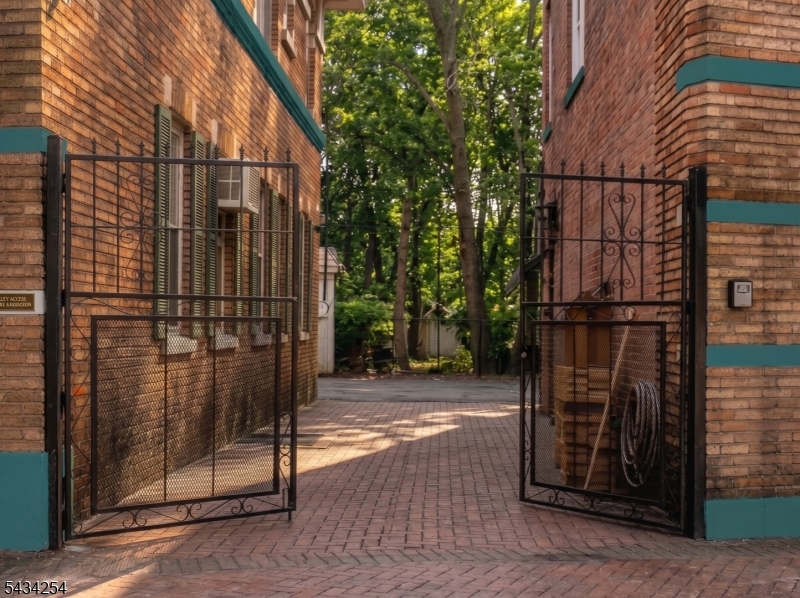 320 Central Ave