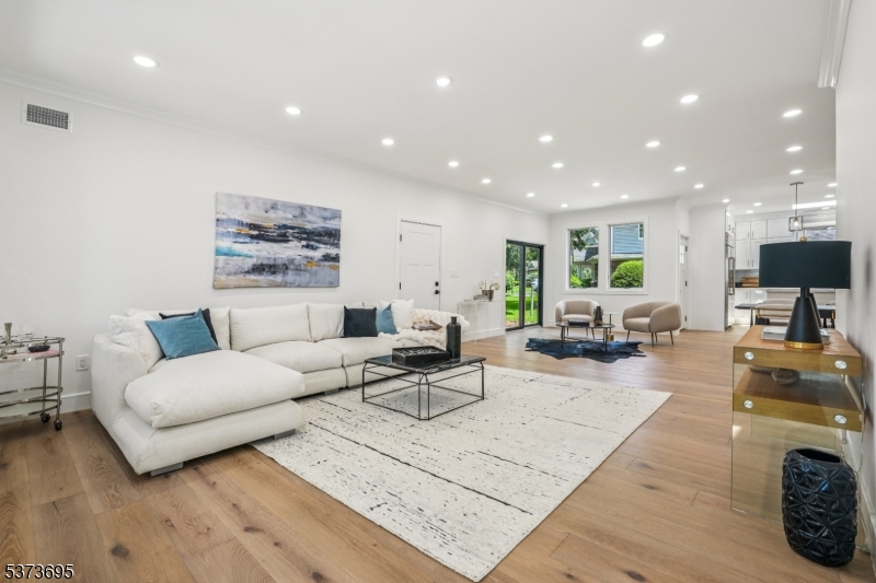 492 Oaktree Rd