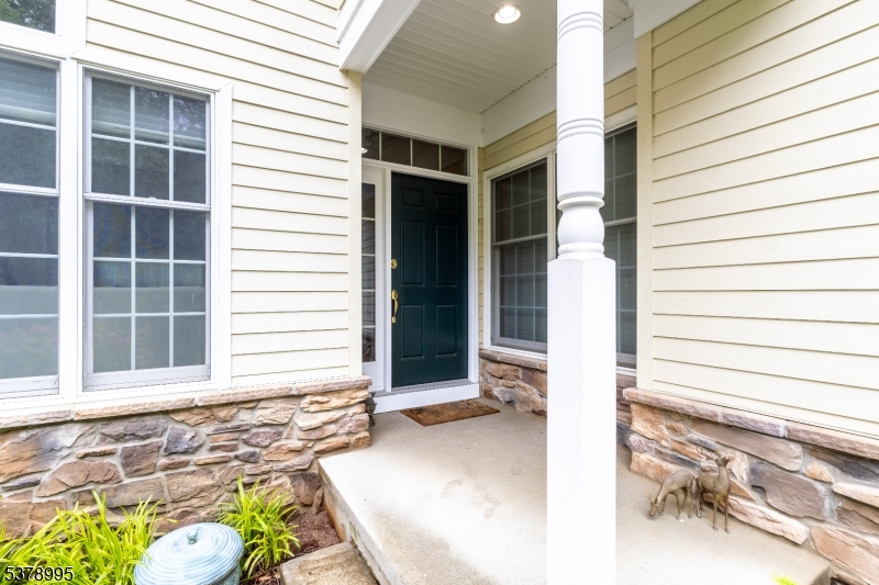 32 Jade Ln