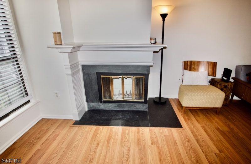 78 Woodward Ln