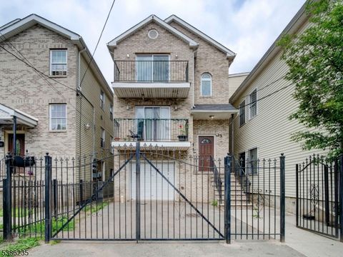 33 Kent St Newark City NJ 07108