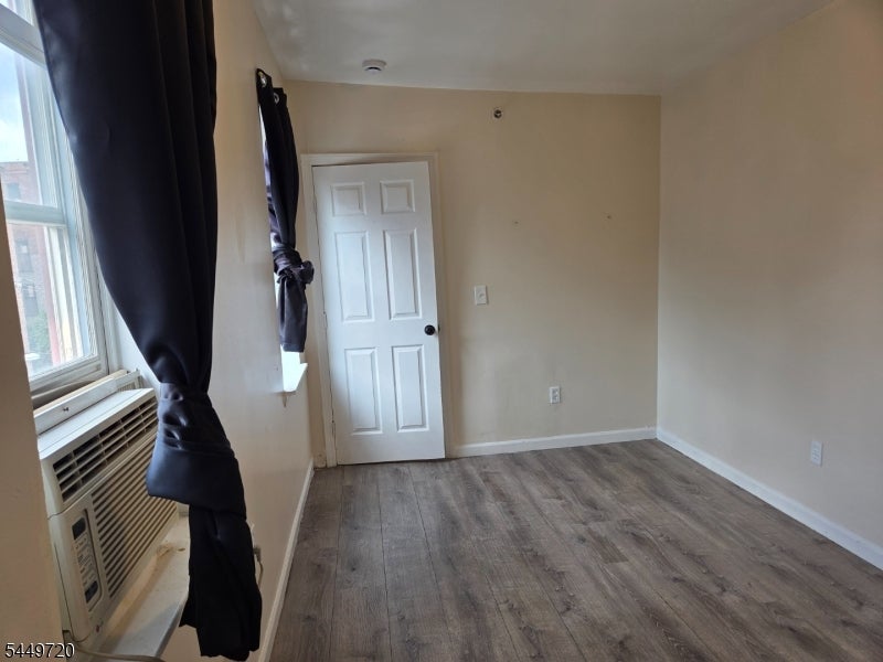 18 Van Houten St 4