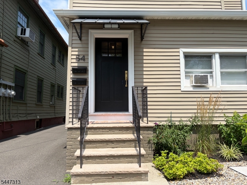 54 Label St 2