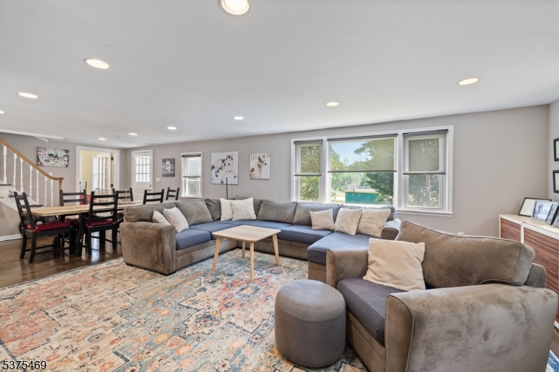 14 Holly Rd