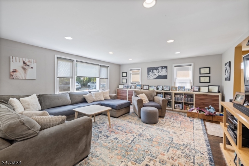 14 Holly Rd