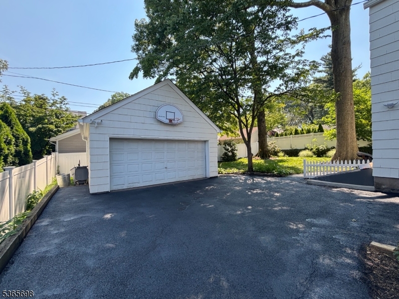 4 N Brookwood Dr