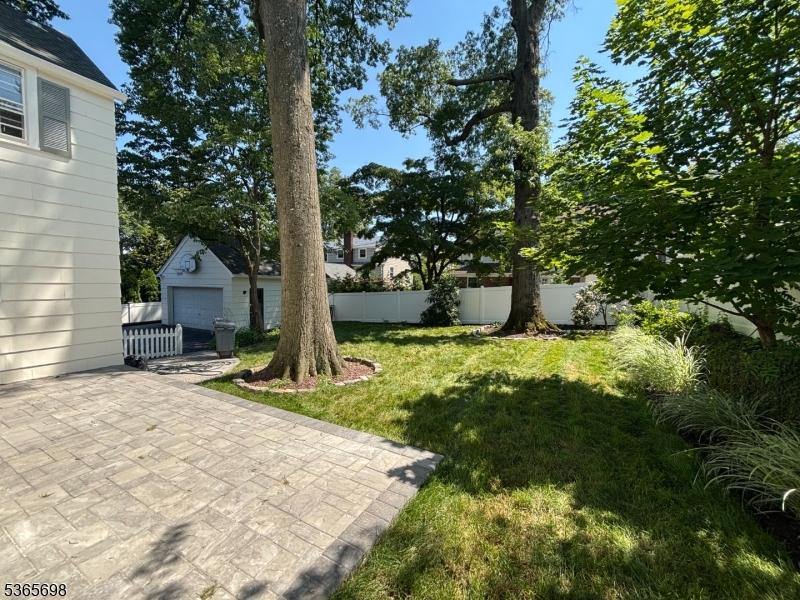 4 N Brookwood Dr