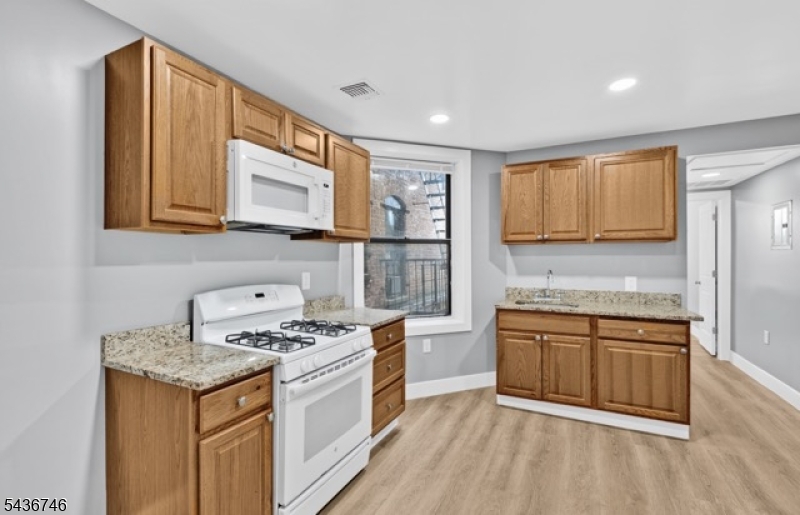220 3rd St 17