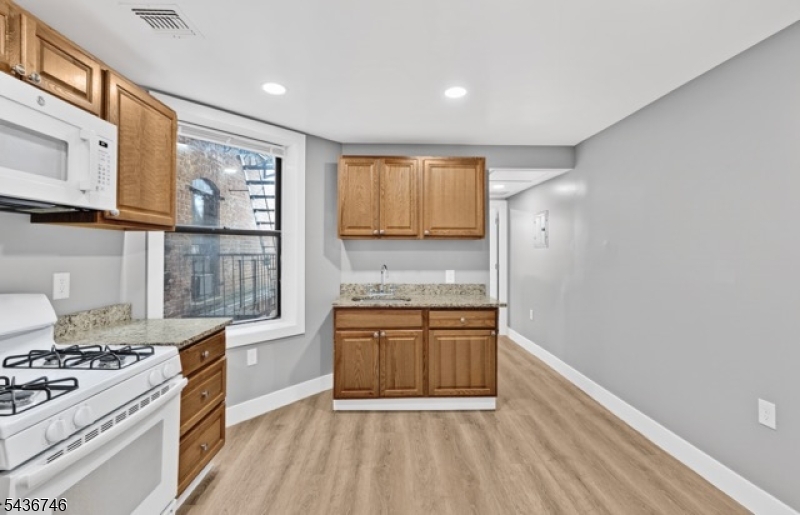 220 3rd St 17