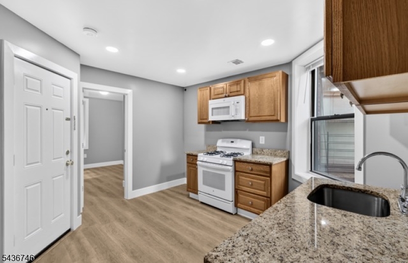 220 3rd St 17