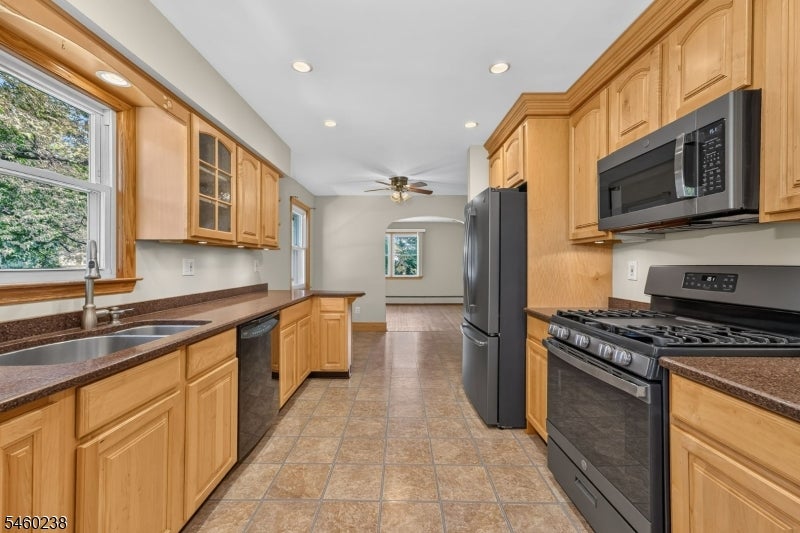 12 Raritan Ave