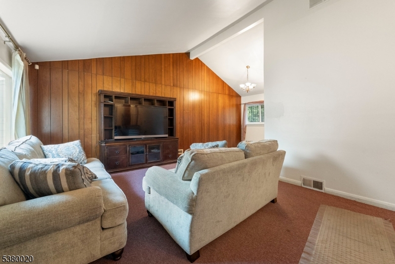 286 Mclean Pl