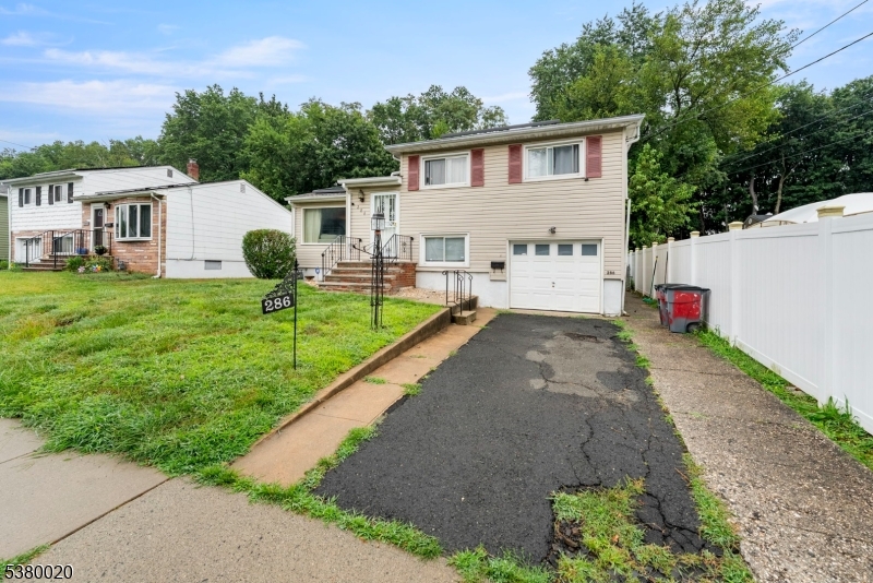 286 Mclean Pl
