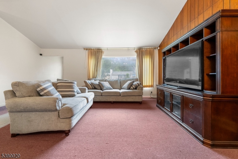 286 Mclean Pl