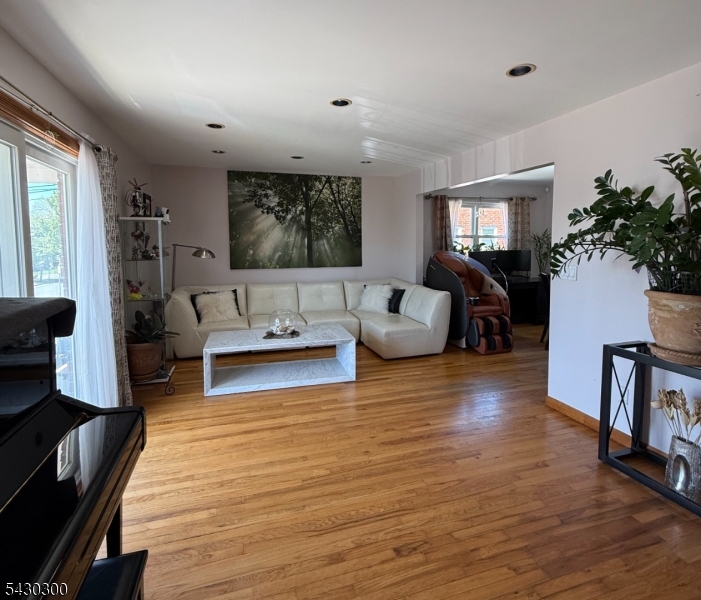 25 Spring St A