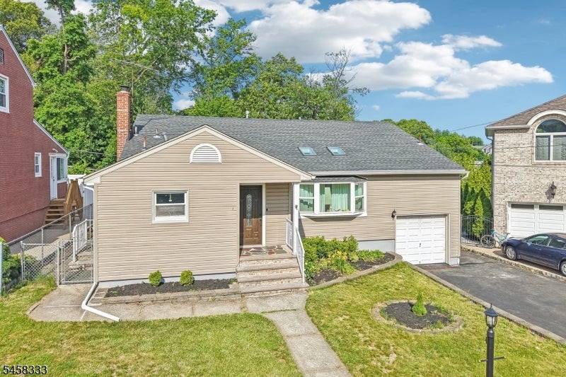 84 Howard Pl