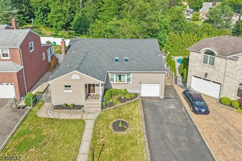 84 Howard Pl