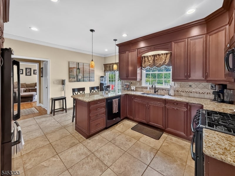 17 Saddle Ridge Rd