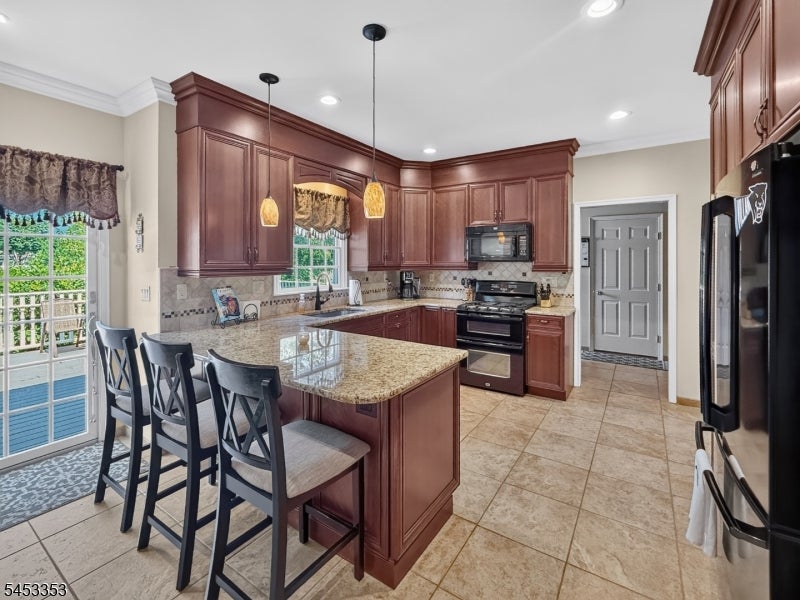 17 Saddle Ridge Rd