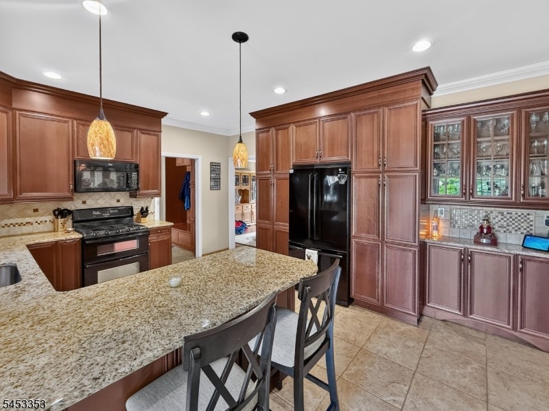 17 Saddle Ridge Rd