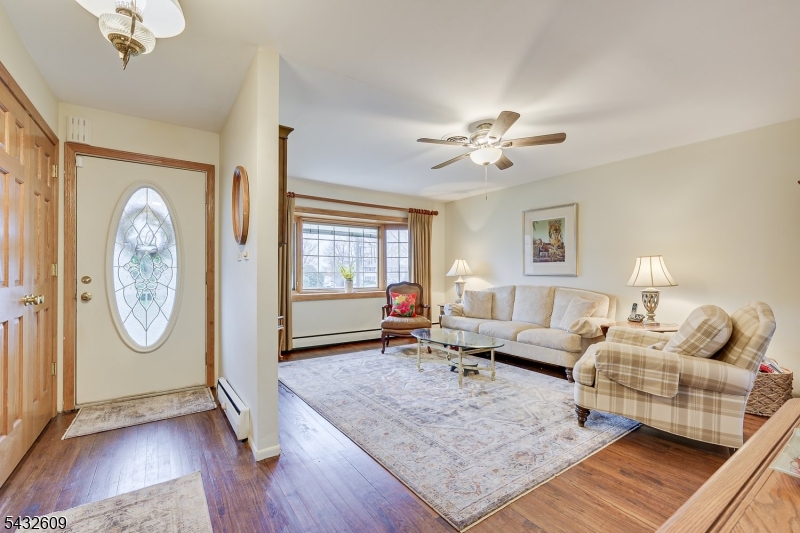 8 Adelphi Ct
