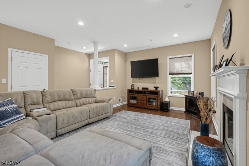 166 Brittany Ct 166