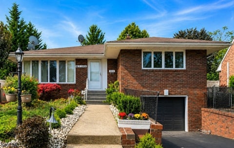 Photo for 585 Noe Ave