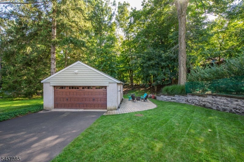 48 Oneida Ave
