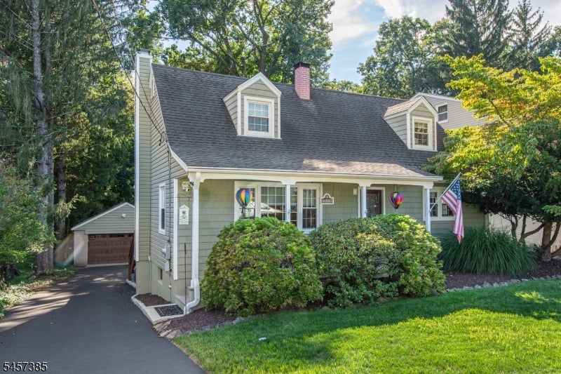 48 Oneida Ave