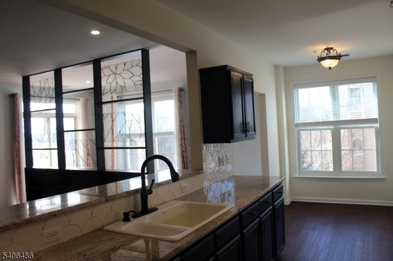 3211 Cleveland Ln 211