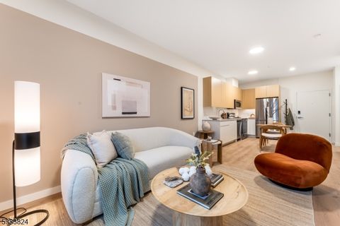 431 Dr Mlk Jr Blvd 516 East Orange City NJ 07018