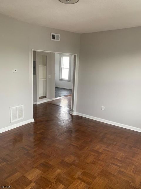 298 Clinton Pl Newark City NJ 07112