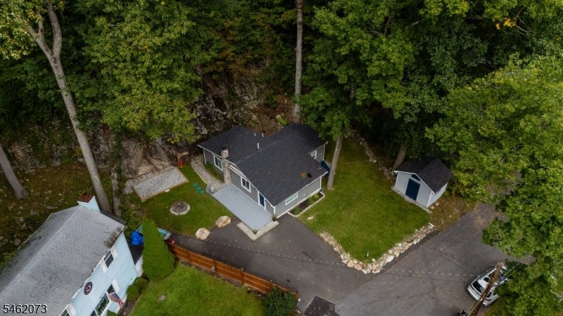 6 Oak Ln
