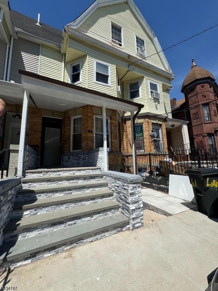 61 Lincoln Ave
