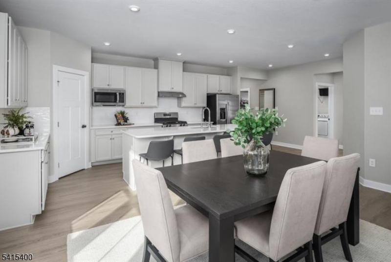 13 Thomas Knoll Blvd