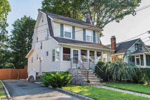 Photo of 7 Kenwood Ave, Verona, NJ 07044 (MLS # 3995802)