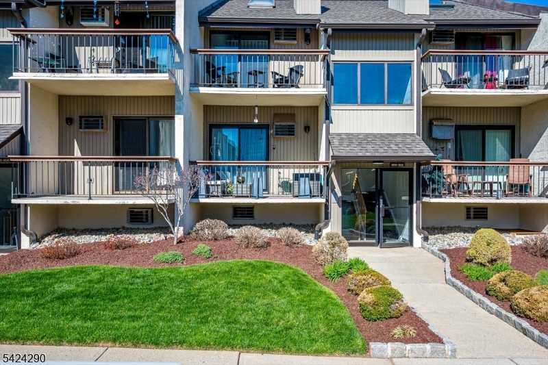 302 Hackensack St 310