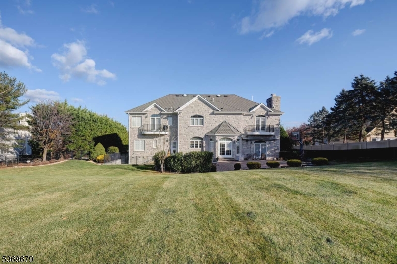 15 Michelle Way