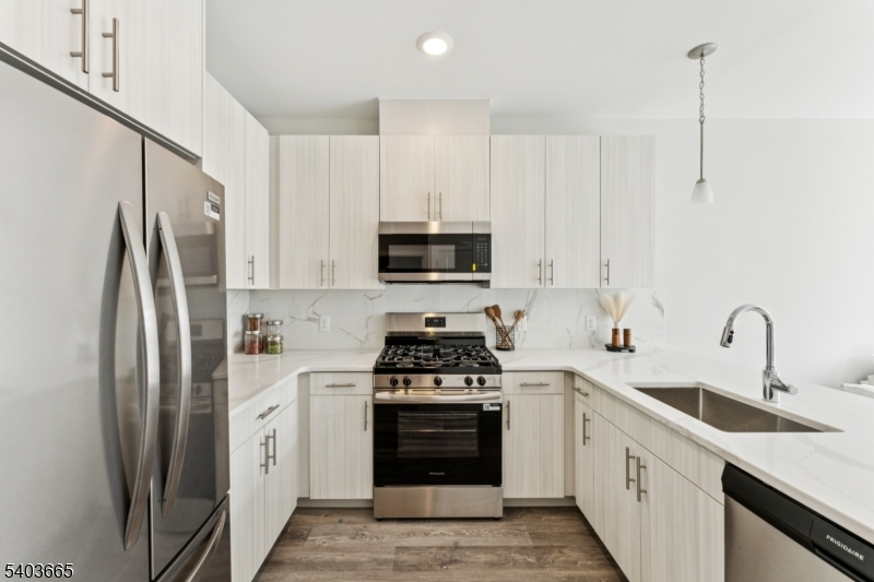 140 W Webster Ave 127