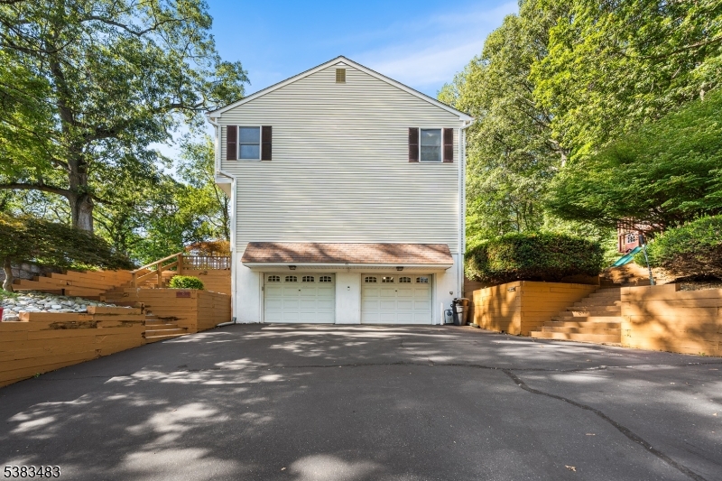 45 Puddingstone Dr