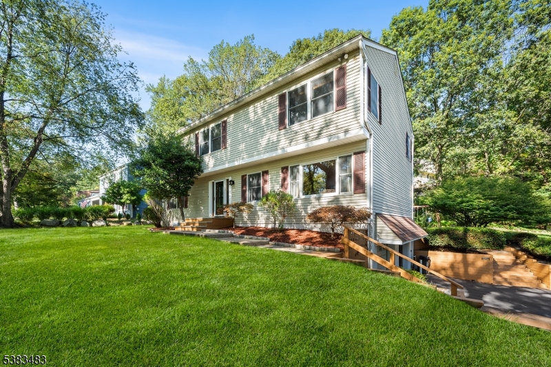 45 Puddingstone Dr