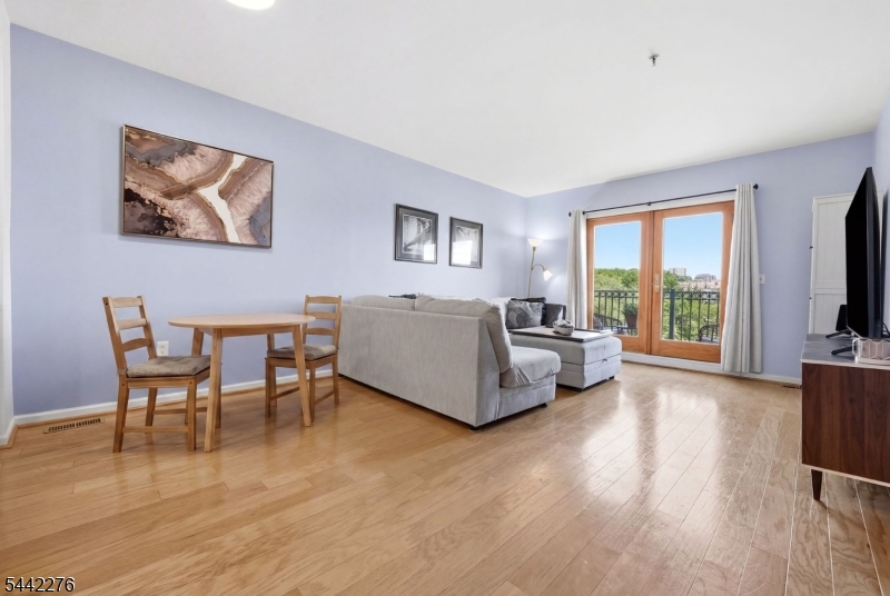 242 The Promenade 242