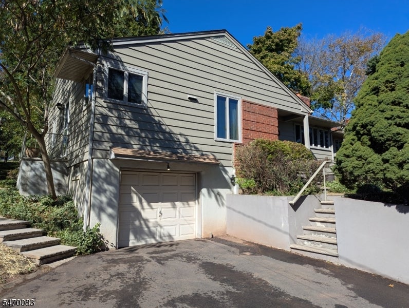 125 River Road