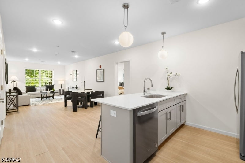 70 Ridgedale Ave 205