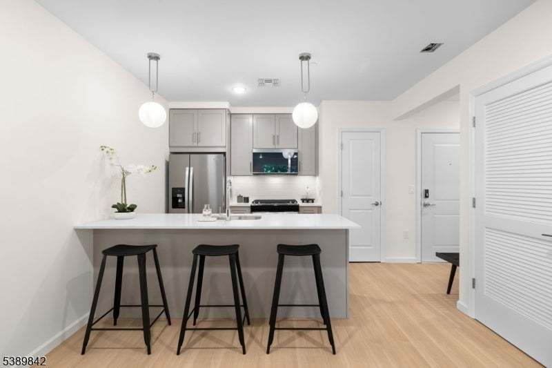 70 Ridgedale Ave 205